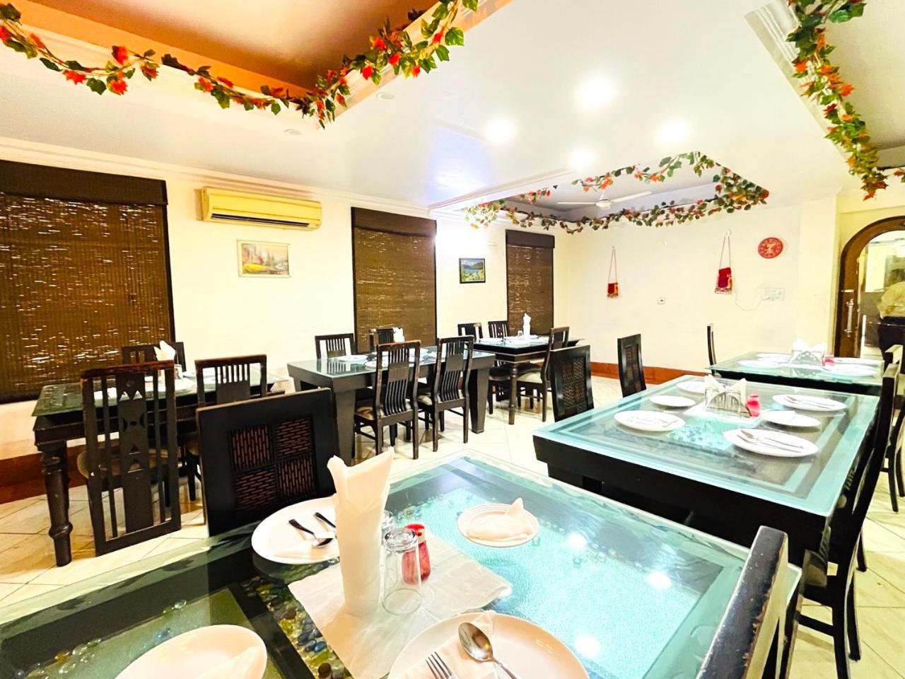 Ashoka Hotel Karol Bagh Delhi نيودلهي المظهر الخارجي الصورة